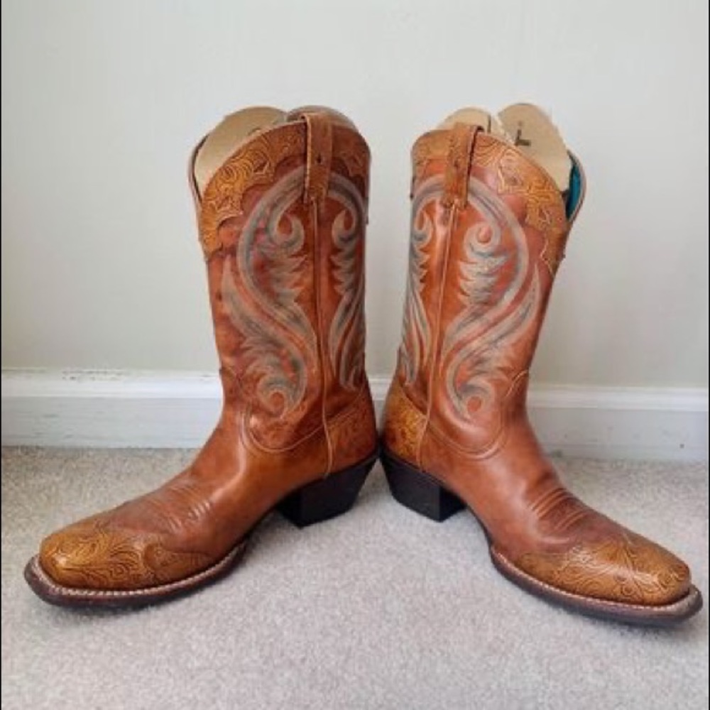 Ariat Women's Embossed Cowboy Boots 8.5